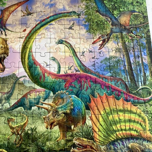 Ravensburger Premium Puzzle 200 XL 8+ DINOSAURS - Picture 4 of 6
